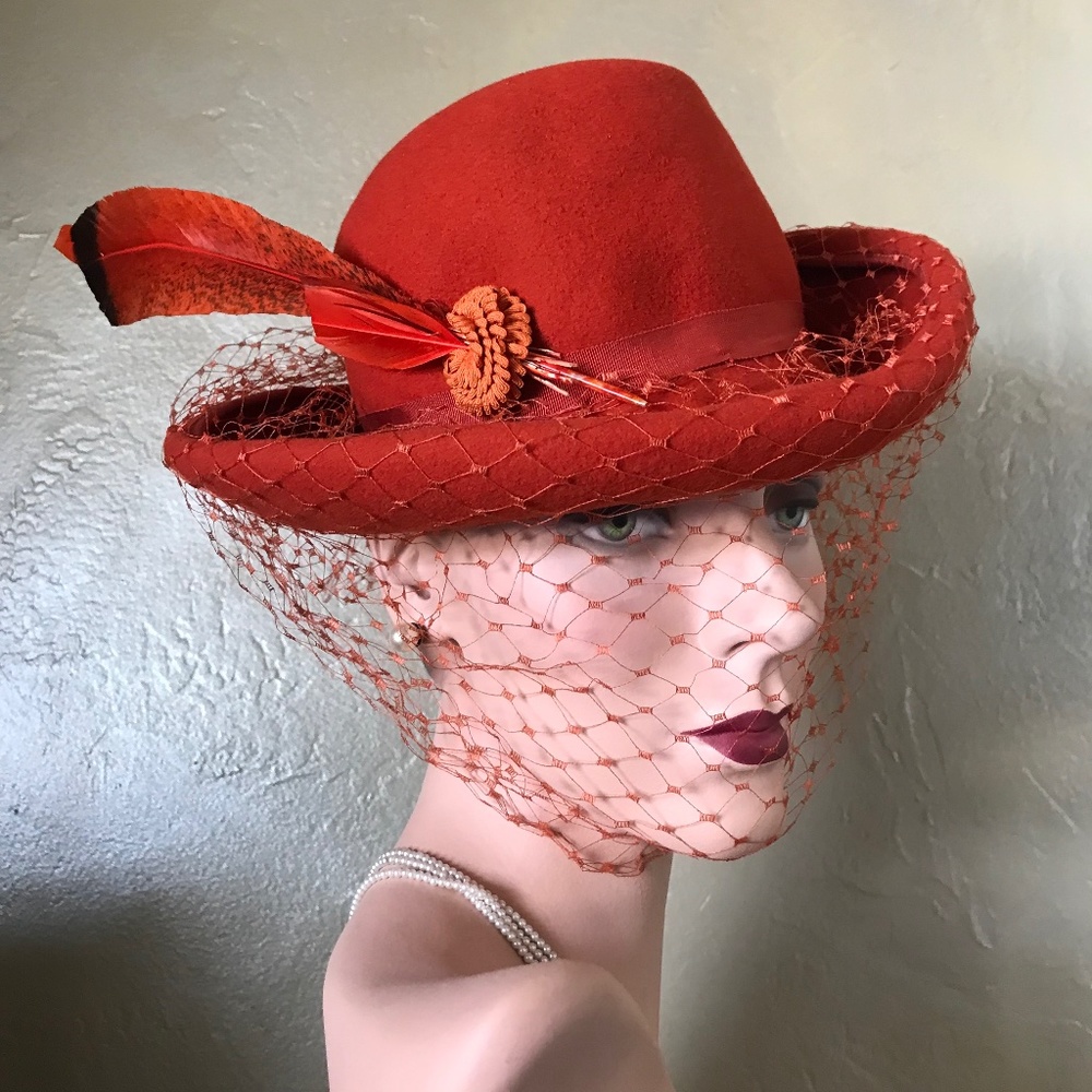 GLAMOROUS VINTAGE ORANGE FELT FEDORA WITH MATCHING FEATHER & INTACT VEIL